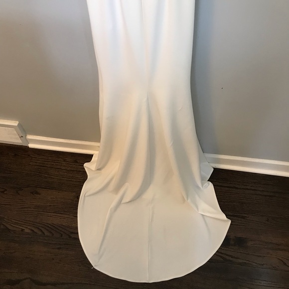 NOEL AND JEAN White Off The Shoulder Gown 🤍 - Picture 4 of 8